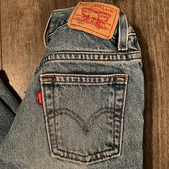 Trendy vintage Levi’s jeans - Picture 2 of 10